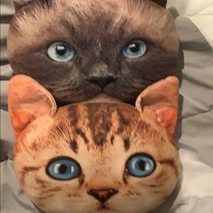 2 cat pillows